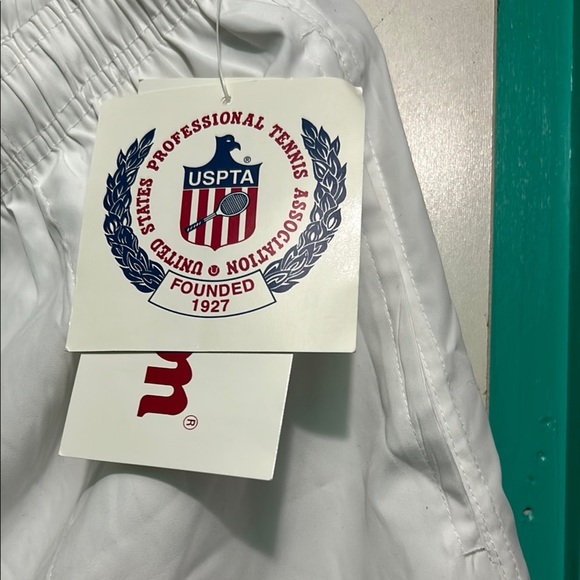 Wilson White Athletic Shorts with Elastic Waistband - Picture 3 of 9